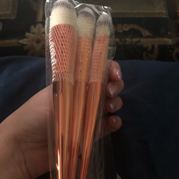 Alamar Cosmetics Complexion Blush Trio of Brushes - Picture 3 of 3